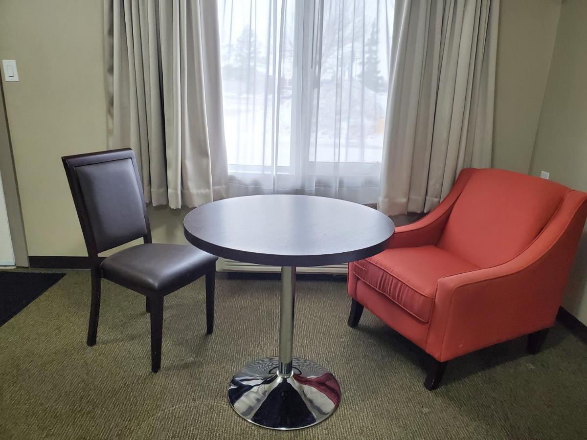 Royal Lodge Edmonton Ngoại thất bức ảnh