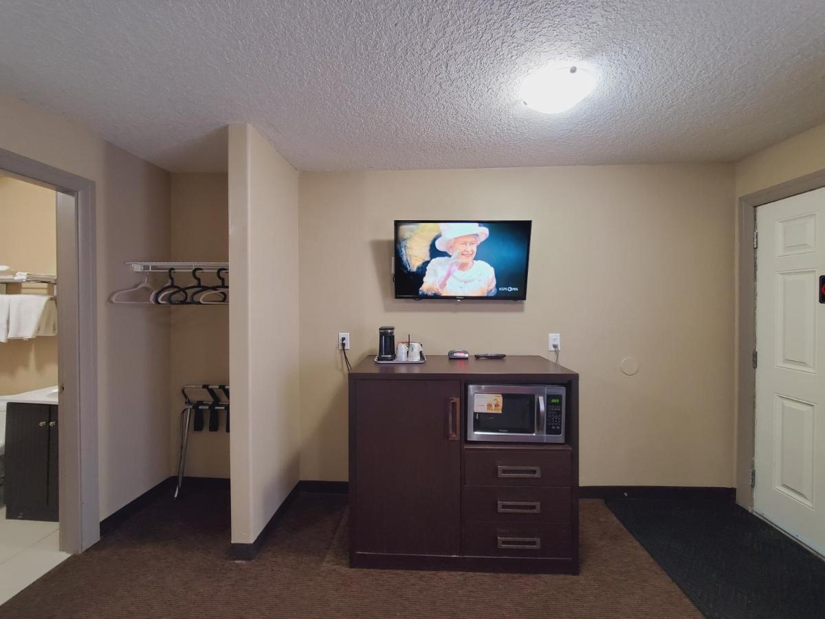 Royal Lodge Edmonton Ngoại thất bức ảnh