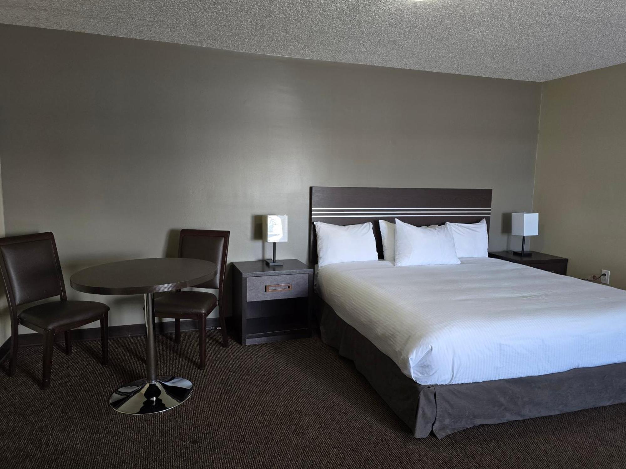 Royal Lodge Edmonton Ngoại thất bức ảnh