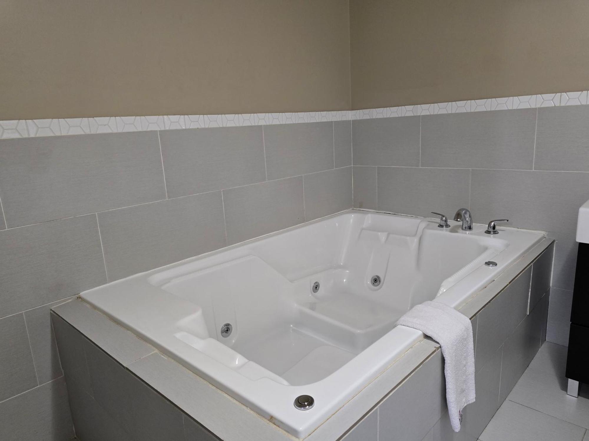 Royal Lodge Edmonton Ngoại thất bức ảnh