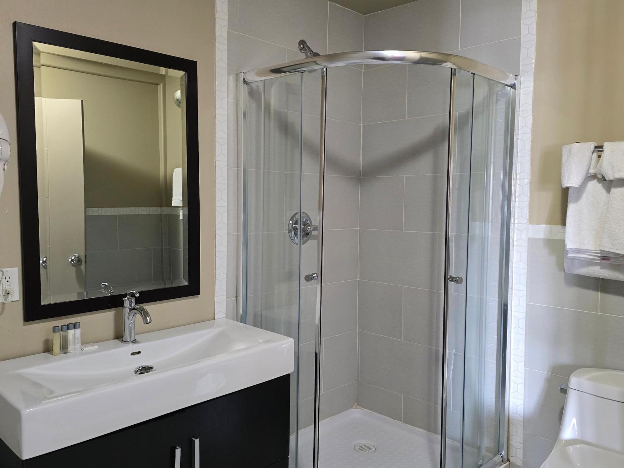 Royal Lodge Edmonton Ngoại thất bức ảnh