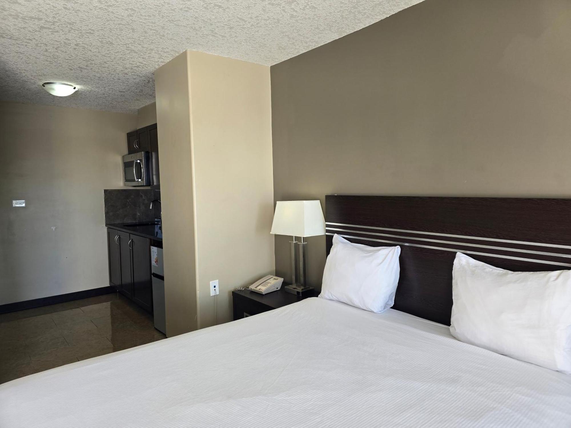 Royal Lodge Edmonton Ngoại thất bức ảnh