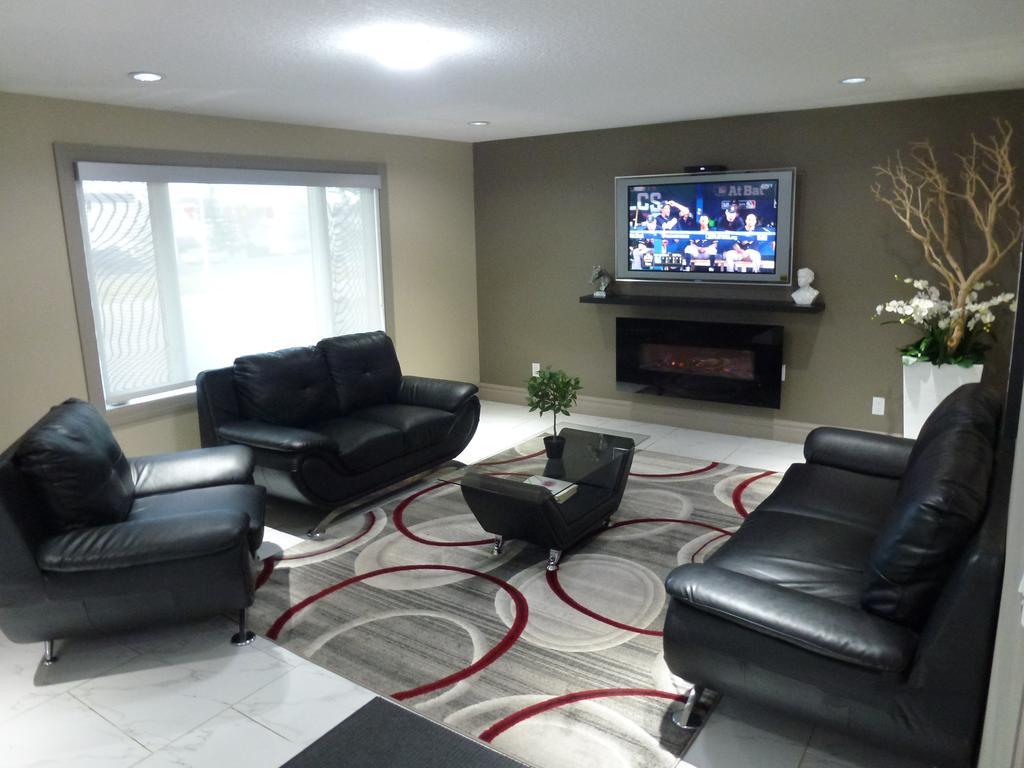 Royal Lodge Edmonton Ngoại thất bức ảnh
